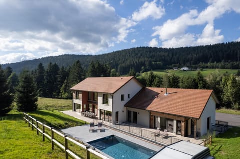 Patio, Bird's eye view, Spa and wellness centre/facilities, Swimming pool, fireplace