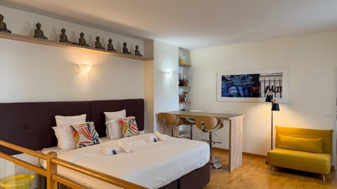 Bed, Photo of the whole room