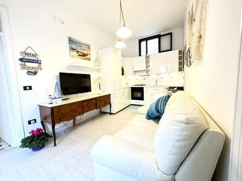 TV and multimedia, Kitchen or kitchenette, Living room