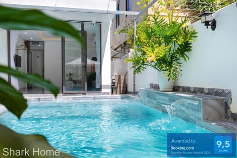 Property building, Off site, BBQ facilities, Swimming pool