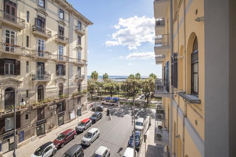 Property building, Day, Neighbourhood, Natural landscape, City view, Sea view, Street view, Location, Parking