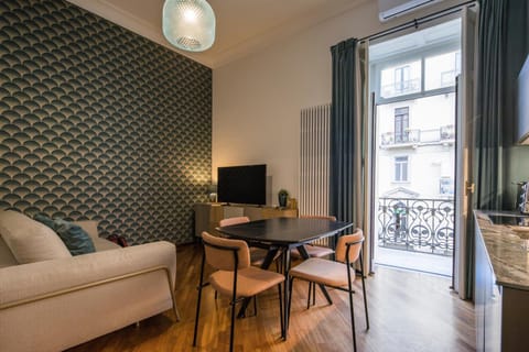 Communal lounge/ TV room, TV and multimedia, Living room, Seating area, Dining area, Evening entertainment