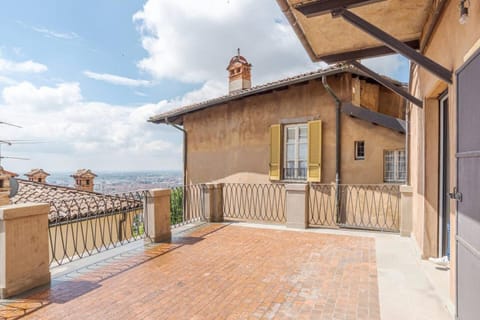 Palazzo San Giacomo Apartment in Bergamo