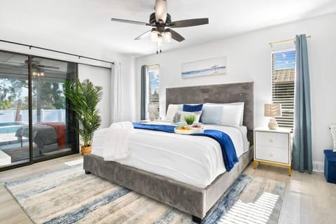 Tranquil Retreat heated pool, spa, & pool table Apartment in Apollo Beach