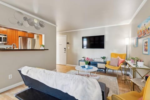 Vibrant 2bed Condo - Stroll to SEA Space Needle Apartment in South Lake Union