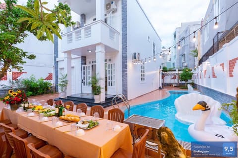 Property building, Off site, Dining area, Swimming pool