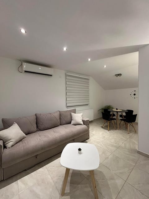 Living room, Seating area, air conditioner