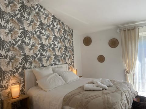 Bed, Photo of the whole room