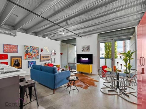 Communal lounge/ TV room, TV and multimedia, Living room, Seating area, Evening entertainment