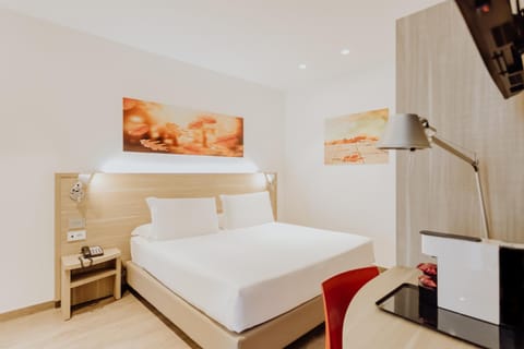 Bed, TV and multimedia, Photo of the whole room, Bedroom, Area and facilities