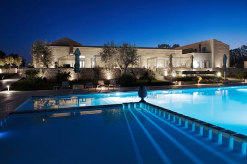 Property building, Restaurant/places to eat, Swimming pool