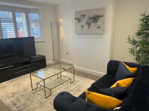 Communal lounge/ TV room, Living room, Seating area