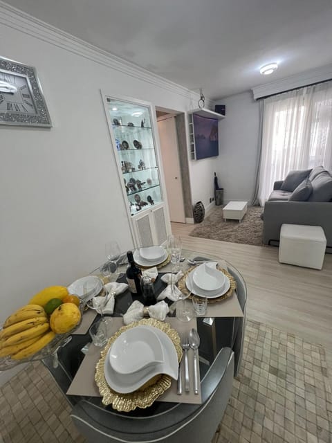 Photo of the whole room, Food