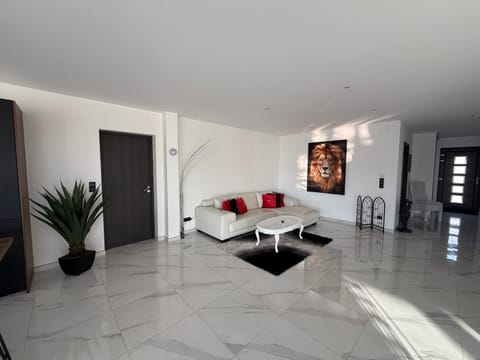 Villa Princesse neuve & grand standing ! House in Rhineland-Palatinate