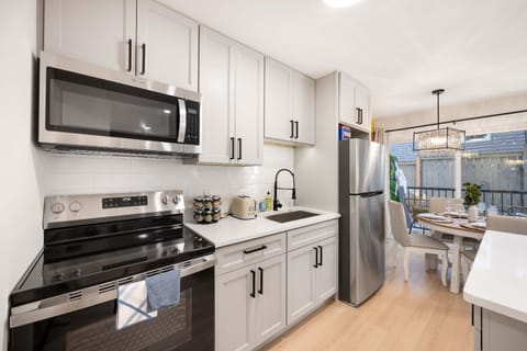 Bruce Lee 1BR Condo Brand New in Queen Anne Apartment in South Lake Union