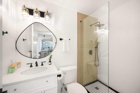 Bruce Lee 1BR Condo Brand New in Queen Anne Apartment in South Lake Union