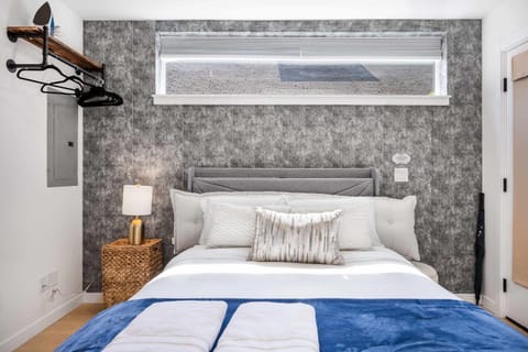 Brand New Eastlake Studio - SLU UW Shops & Eats House in Lake Union