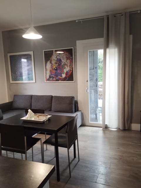 Holiday home with garden for 4 5 people Apartment in Bergamo