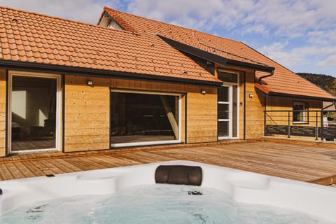 Patio, BBQ facilities, Garden, Hot Tub, sunbed