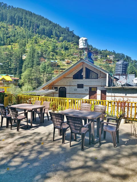 Property building, Restaurant/places to eat, Spring, Day, Natural landscape, Mountain view
