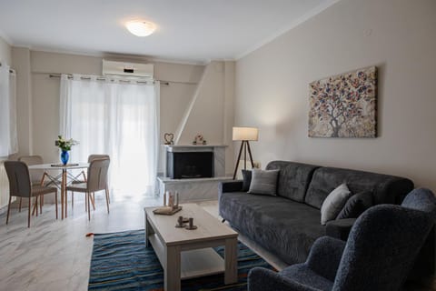 TV and multimedia, Balcony/Terrace, Living room, Dining area, air conditioner