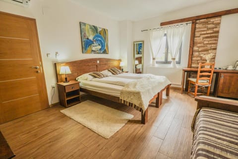 Bed, Day, Decorative detail, Bedroom, On site, Time of day, minibar, wardrobe
