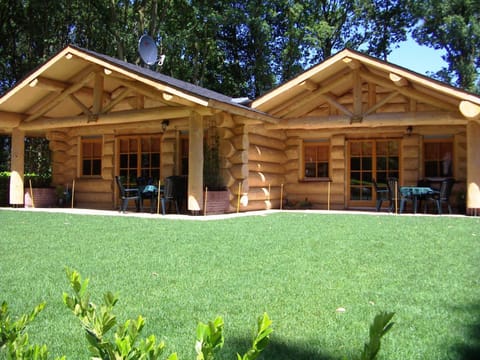 Property building, Day, Natural landscape, Garden, Garden view