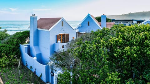 Property building, Day, Natural landscape, Garden, Sea view
