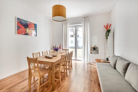 Living room, Seating area, Dining area, air conditioner, air conditioner