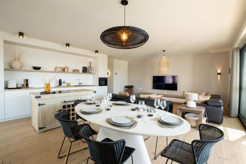 TV and multimedia, Kitchen or kitchenette, Seating area, Dining area