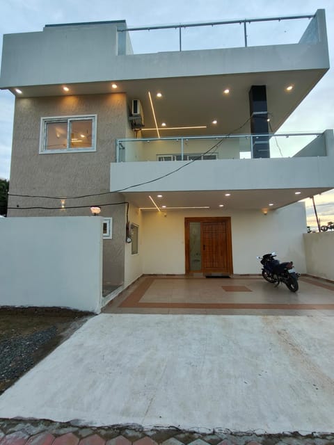 Property building, Day