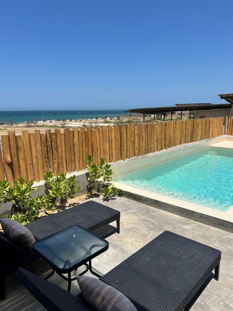 Patio, Day, Natural landscape, View (from property/room), Balcony/Terrace, Beach, Pool view, Sea view, Swimming pool, sunbed