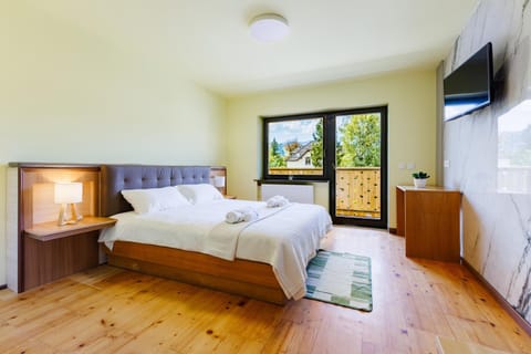 Communal lounge/ TV room, Bed, TV and multimedia, Photo of the whole room, Bedroom, towels