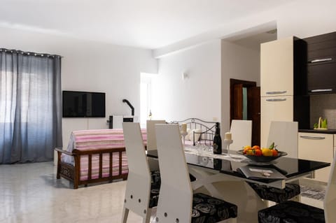 TV and multimedia, Kitchen or kitchenette, Living room, Seating area, Dining area, oven, pet friendly