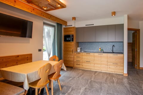 TV and multimedia, Kitchen or kitchenette, Dining area