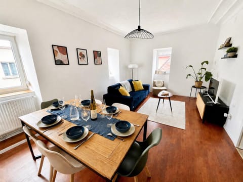 Living room, Dining area