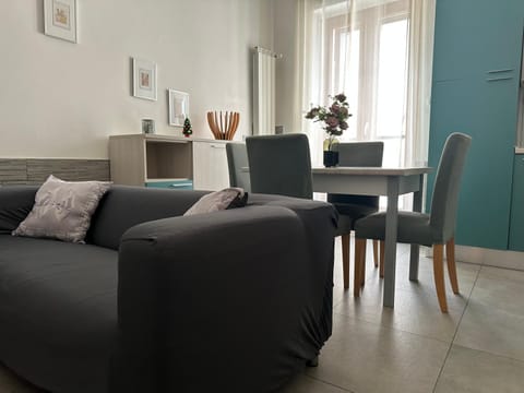 Day, Living room, Seating area, heating, soundproof