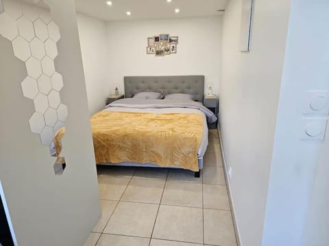 logement entier indépendant dans maison Apartment in Saint-Cloud