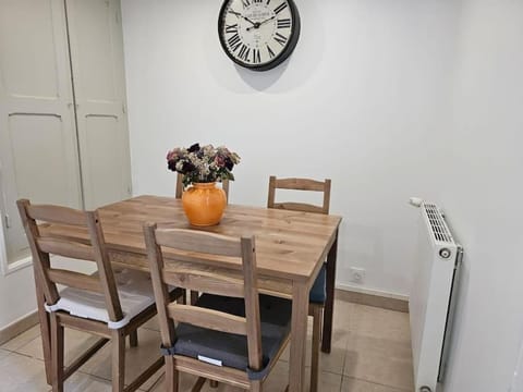 logement entier indépendant dans maison Apartment in Saint-Cloud