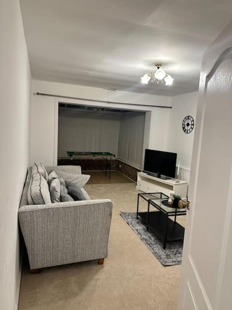 Bungalow house House in Bradford