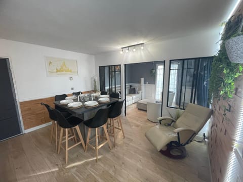 Myhomezen Chessy Disneyland Val d'Europe - 3D PlayStation 4 Apartment in Chessy