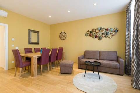 Living room, Dining area