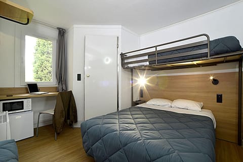 Bed, Photo of the whole room, Bedroom, bunk bed
