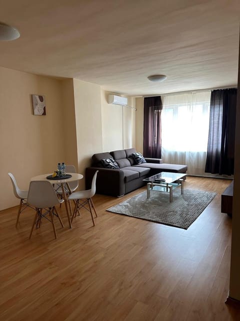 Living room, Photo of the whole room, Dining area