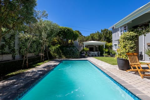 Patio, Garden, Swimming pool, sunbed