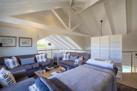 Living room, Photo of the whole room, Seating area