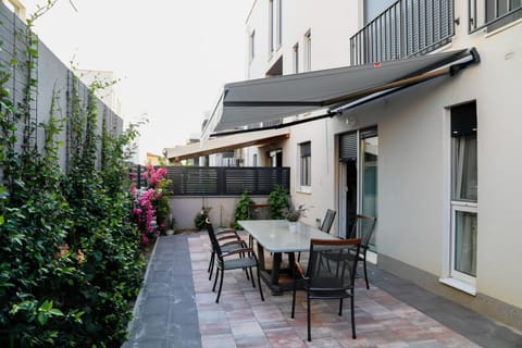 Day, Garden, Balcony/Terrace, Dining area, Garden view