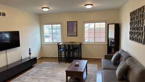 City Experience in the Heart of Downtown Berkley Apartment in Berkley
