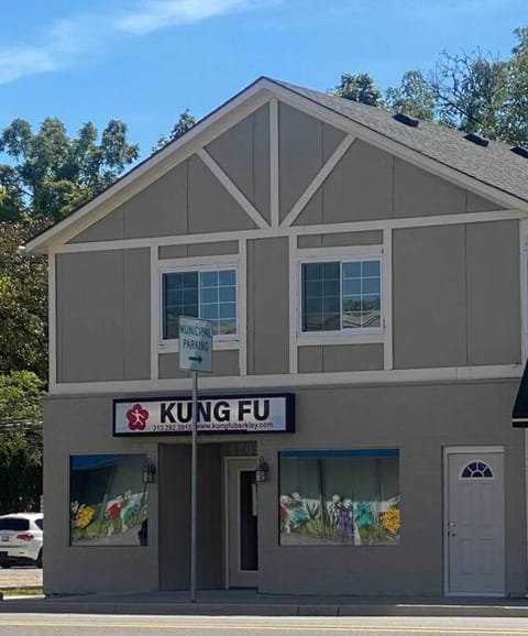 City Experience in the Heart of Downtown Berkley Apartment in Berkley