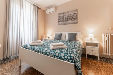 Bed, Photo of the whole room, Bedroom, towels, air conditioner